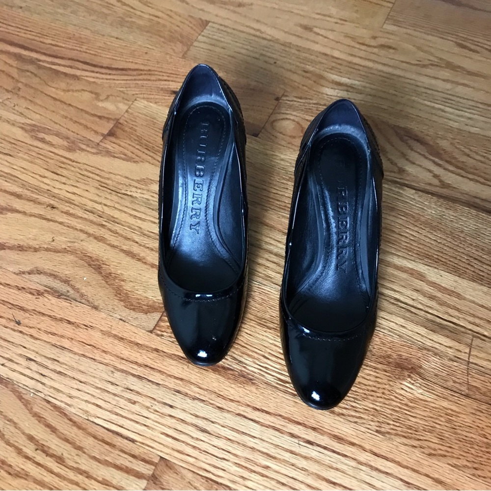 Burberry Black Patent Leather Heels - Picture 2 of 8